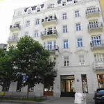 Kamienica Jagiellonska 27, 1 syp by VisitWarsaw Apartments